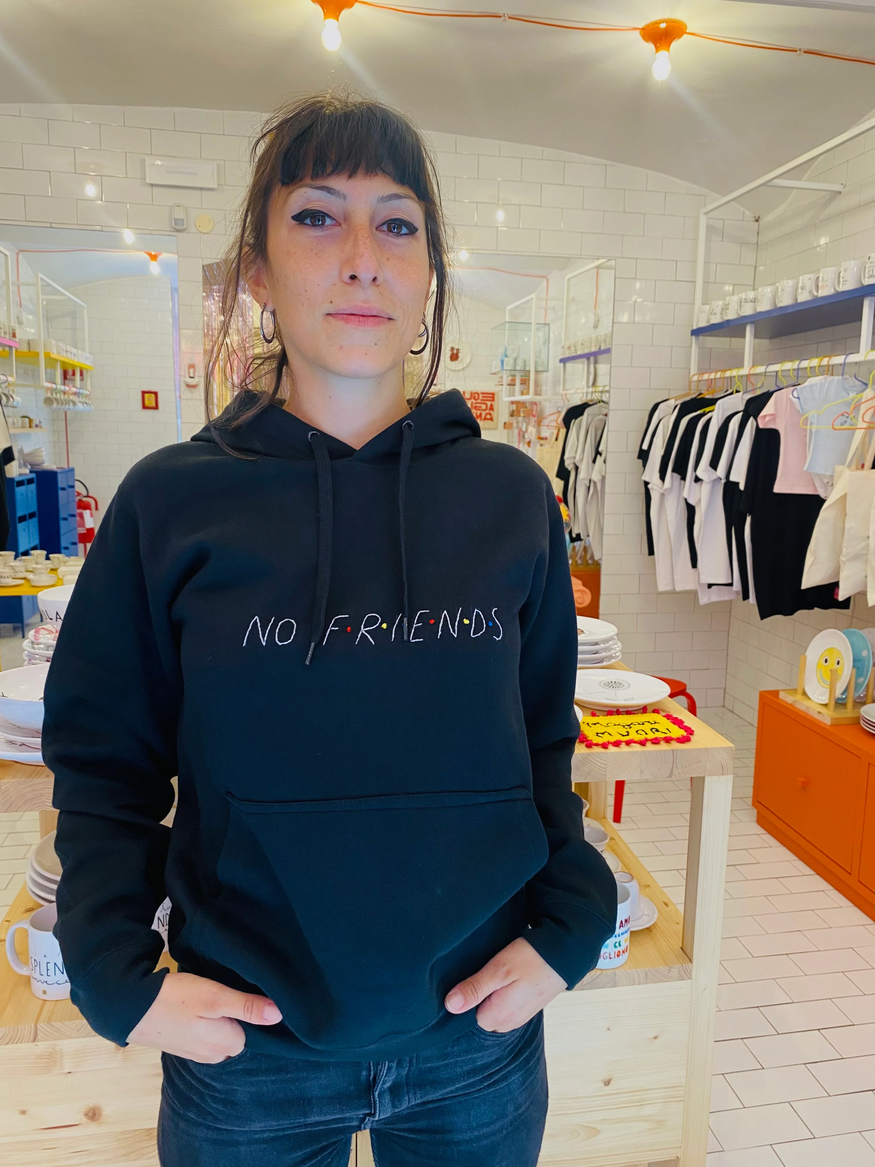 NO FRIENDS_ Felpa