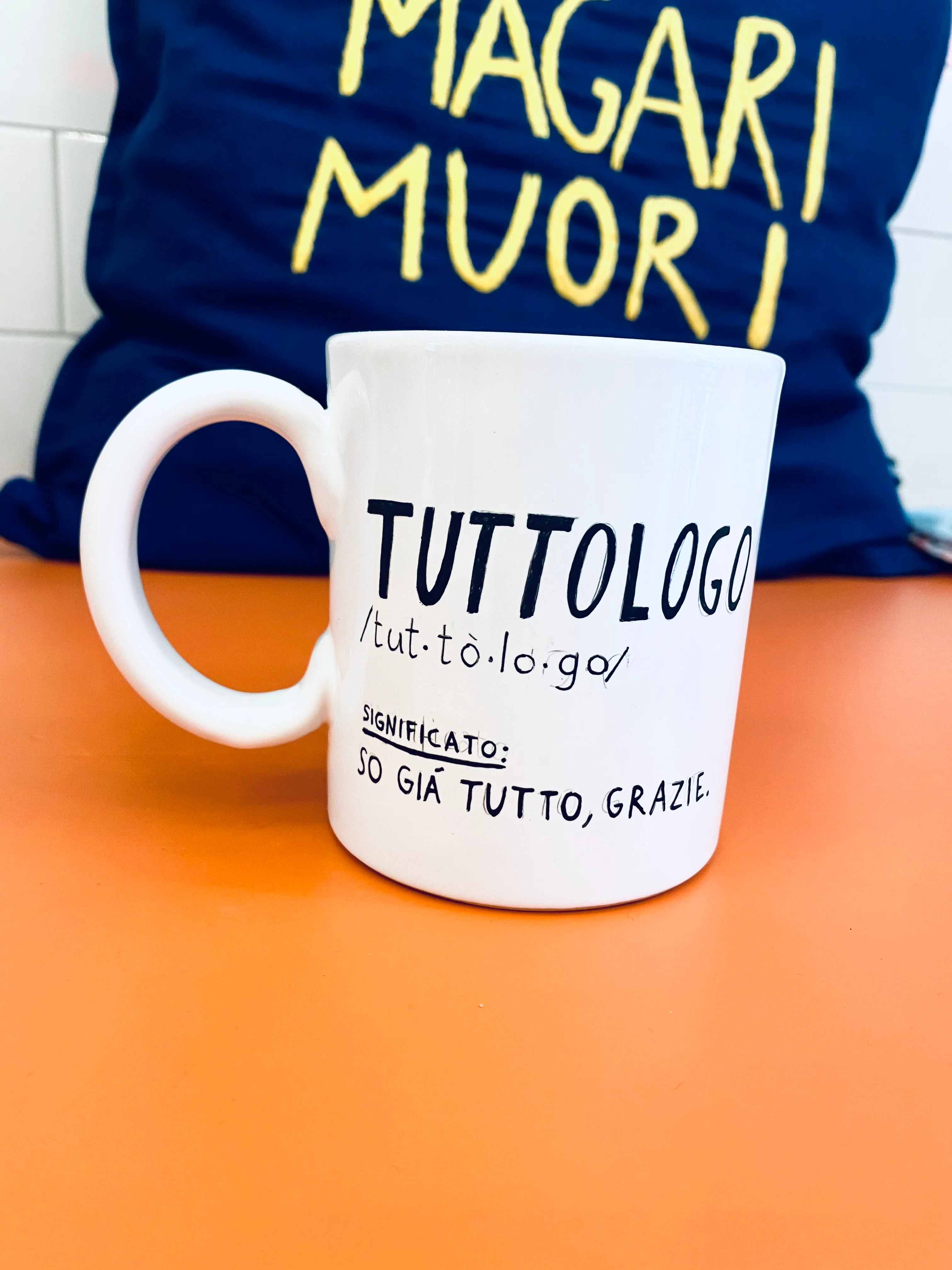 MUG TUTTOLOGO, so già tutto grazie .